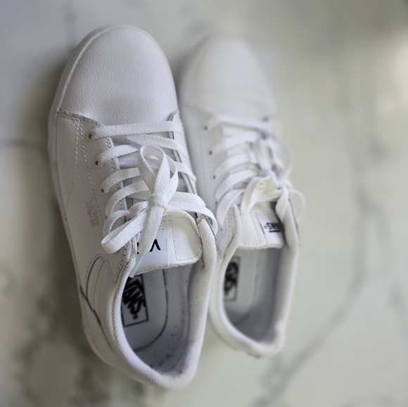 Vans - Picture 4 of 5